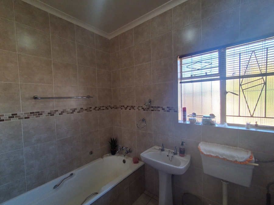 4 Bedroom Property for Sale in Stilfontein Ext 4 North West